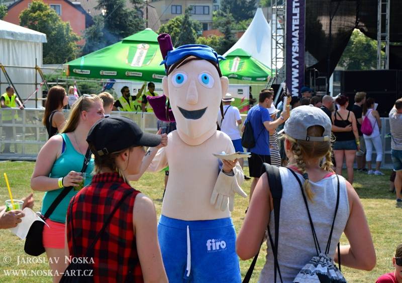 Vysmáté léto v Kadani: I přes déšt si publikum užilo Chinaski, Kryštof i Tři sestry