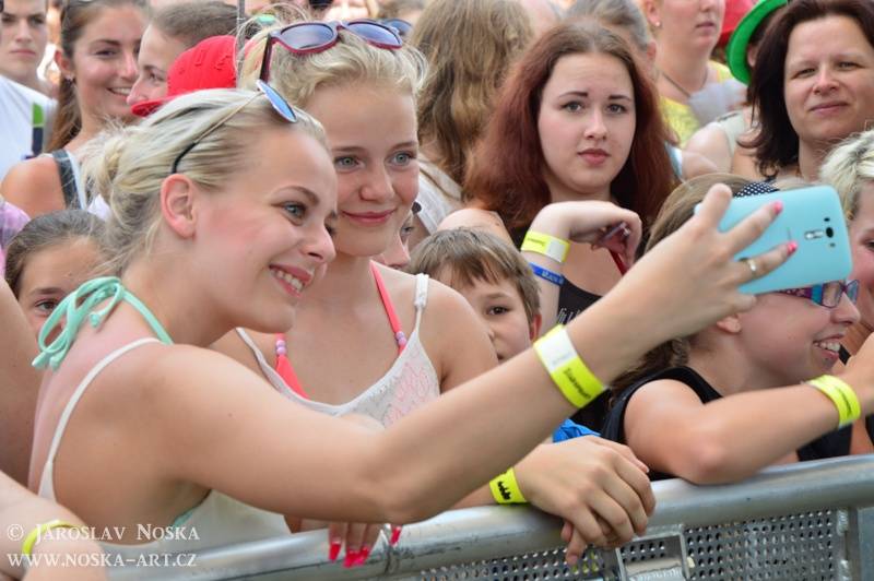 Vysmáté léto v Kadani: I přes déšt si publikum užilo Chinaski, Kryštof i Tři sestry