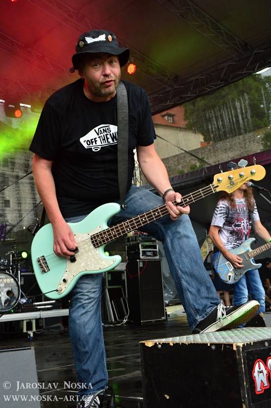 Vysmáté léto v Kadani: I přes déšt si publikum užilo Chinaski, Kryštof i Tři sestry