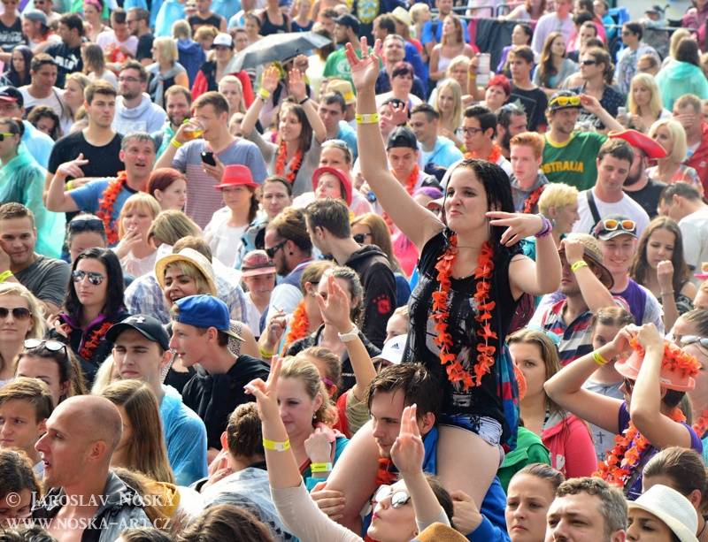 Vysmáté léto v Kadani: I přes déšt si publikum užilo Chinaski, Kryštof i Tři sestry