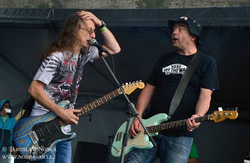 Vysmáté léto v Kadani: I přes déšt si publikum užilo Chinaski, Kryštof i Tři sestry