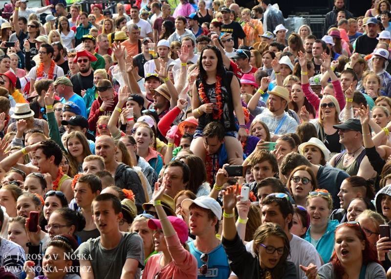 Vysmáté léto v Kadani: I přes déšt si publikum užilo Chinaski, Kryštof i Tři sestry
