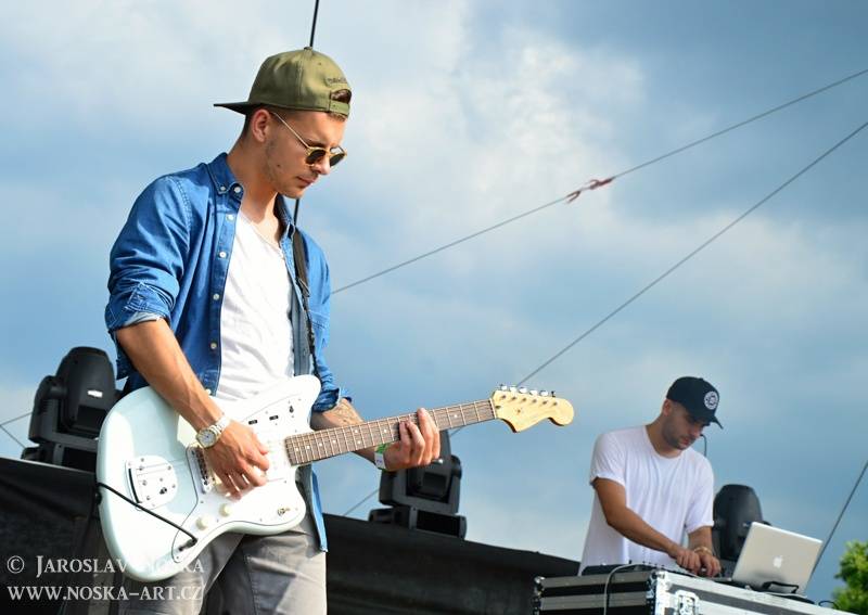 Vysmáté léto v Kadani: I přes déšt si publikum užilo Chinaski, Kryštof i Tři sestry