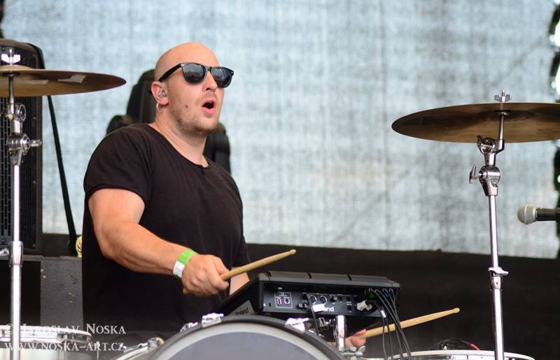 Vysmáté léto v Kadani: I přes déšt si publikum užilo Chinaski, Kryštof i Tři sestry