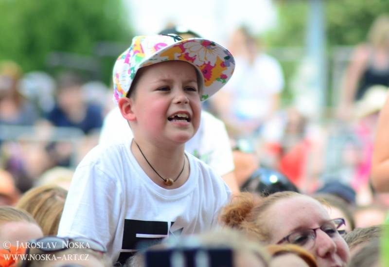 Vysmáté léto v Kadani: I přes déšt si publikum užilo Chinaski, Kryštof i Tři sestry