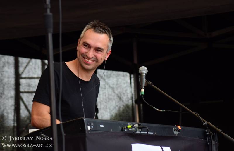 Vysmáté léto v Kadani: I přes déšt si publikum užilo Chinaski, Kryštof i Tři sestry