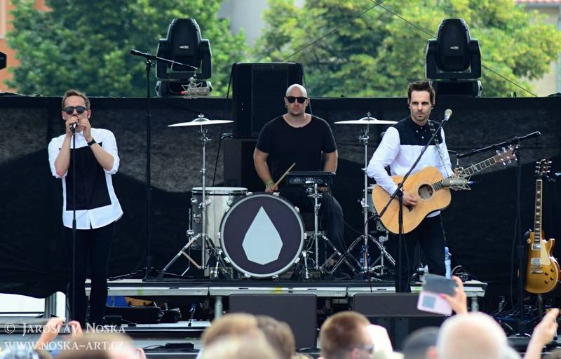 Vysmáté léto v Kadani: I přes déšt si publikum užilo Chinaski, Kryštof i Tři sestry