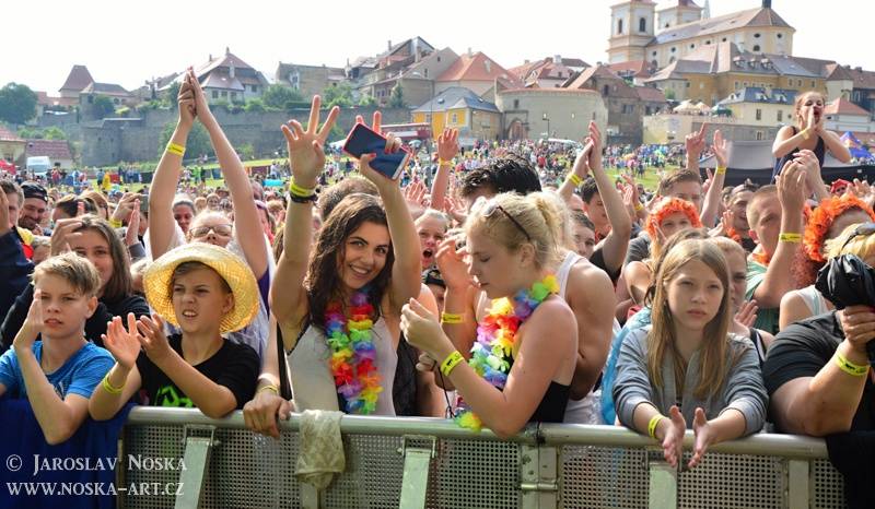 Vysmáté léto v Kadani: I přes déšt si publikum užilo Chinaski, Kryštof i Tři sestry