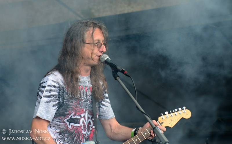 Vysmáté léto v Kadani: I přes déšt si publikum užilo Chinaski, Kryštof i Tři sestry