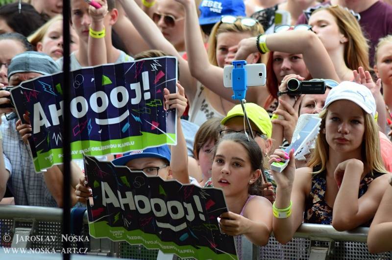 Vysmáté léto v Kadani: I přes déšt si publikum užilo Chinaski, Kryštof i Tři sestry