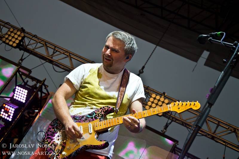 Vysmáté léto v Kadani: I přes déšt si publikum užilo Chinaski, Kryštof i Tři sestry