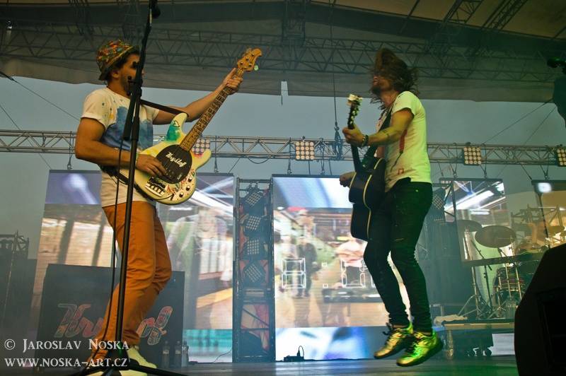 Vysmáté léto v Kadani: I přes déšt si publikum užilo Chinaski, Kryštof i Tři sestry