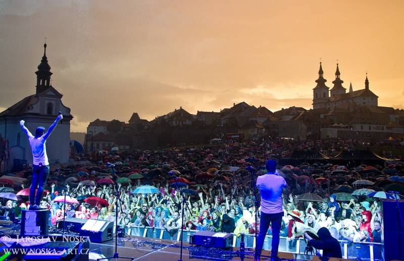 Vysmáté léto v Kadani: I přes déšt si publikum užilo Chinaski, Kryštof i Tři sestry