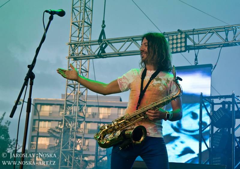 Vysmáté léto v Kadani: I přes déšt si publikum užilo Chinaski, Kryštof i Tři sestry