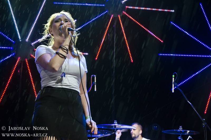 Vysmáté léto v Kadani: I přes déšt si publikum užilo Chinaski, Kryštof i Tři sestry