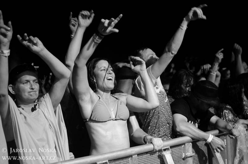 Vysmáté léto v Kadani: I přes déšt si publikum užilo Chinaski, Kryštof i Tři sestry