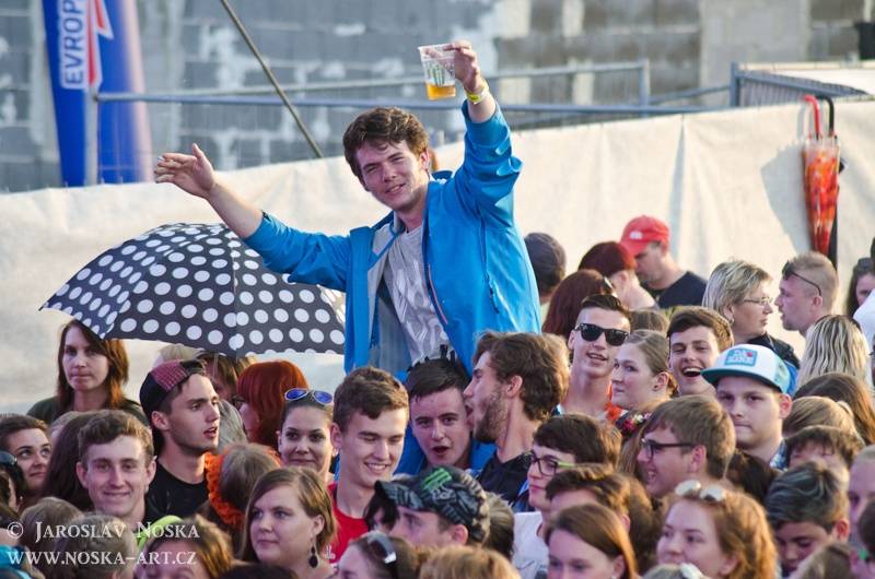 Vysmáté léto v Kadani: I přes déšt si publikum užilo Chinaski, Kryštof i Tři sestry