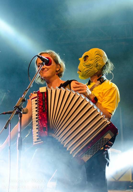 Vysmáté léto v Kadani: I přes déšt si publikum užilo Chinaski, Kryštof i Tři sestry