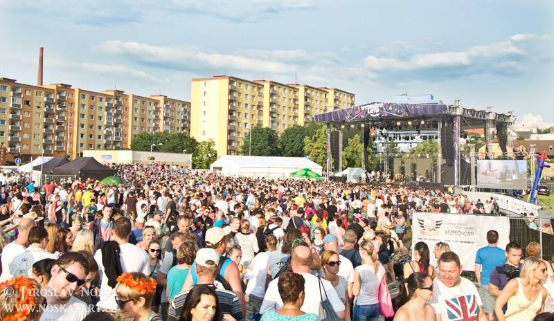 Vysmáté léto v Kadani: I přes déšt si publikum užilo Chinaski, Kryštof i Tři sestry