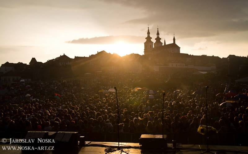 Vysmáté léto v Kadani: I přes déšt si publikum užilo Chinaski, Kryštof i Tři sestry