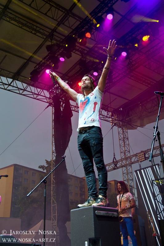 Vysmáté léto v Kadani: I přes déšt si publikum užilo Chinaski, Kryštof i Tři sestry