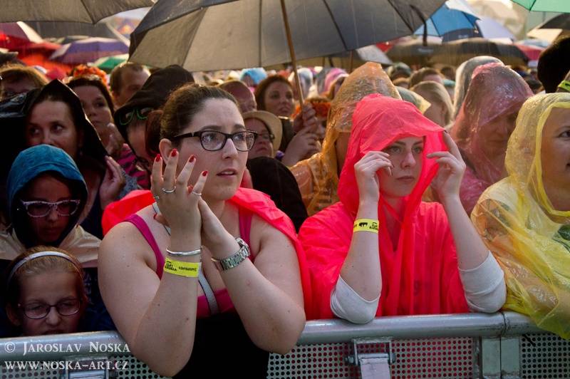Vysmáté léto v Kadani: I přes déšt si publikum užilo Chinaski, Kryštof i Tři sestry