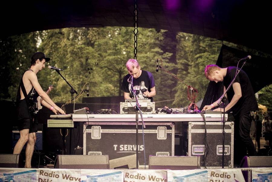 V sobotu na United Islands Of Prague vystoupili Emma Smetana nebo Carpet Cabinet. Program narušila bouřka