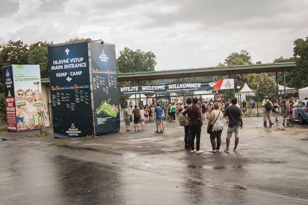 Metronome festival neohrozilo ani krupobití: Iggy Pop, Kooks, Ella Eyre i Mydy Rabycad ovládli pódium