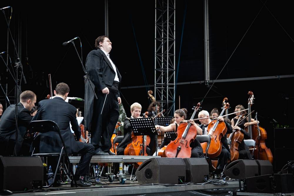 Metronome festival neohrozilo ani krupobití: Iggy Pop, Kooks, Ella Eyre i Mydy Rabycad ovládli pódium