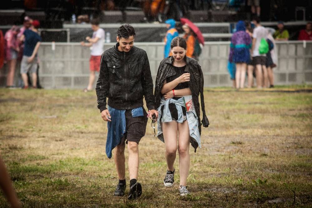 Metronome festival neohrozilo ani krupobití: Iggy Pop, Kooks, Ella Eyre i Mydy Rabycad ovládli pódium