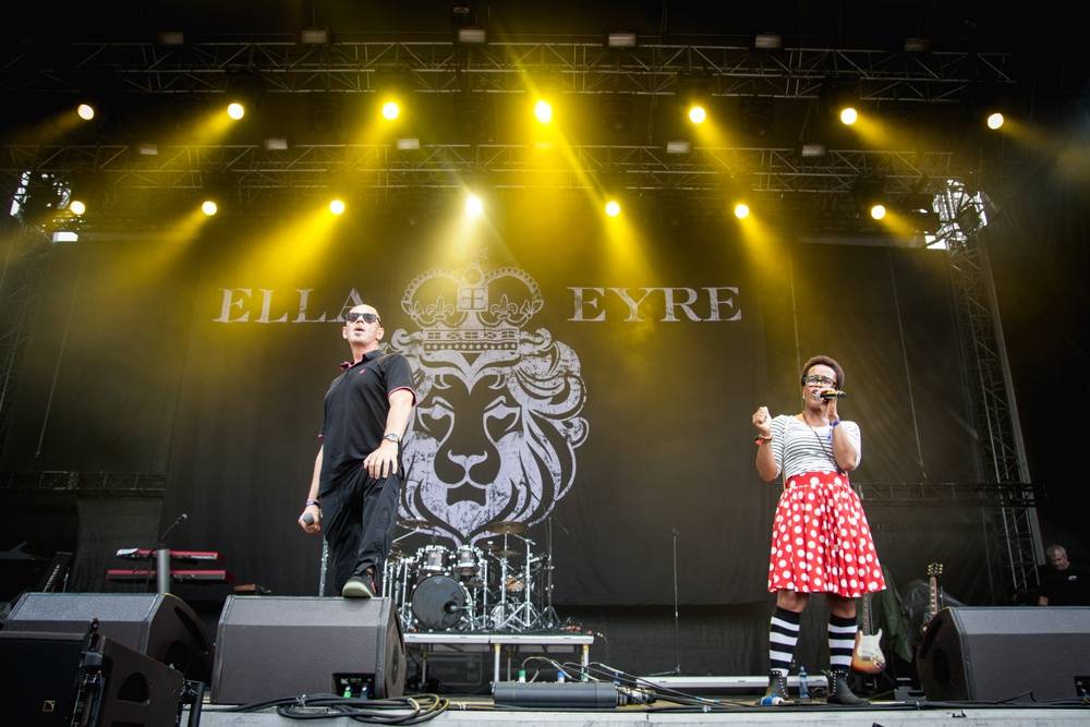 Metronome festival neohrozilo ani krupobití: Iggy Pop, Kooks, Ella Eyre i Mydy Rabycad ovládli pódium