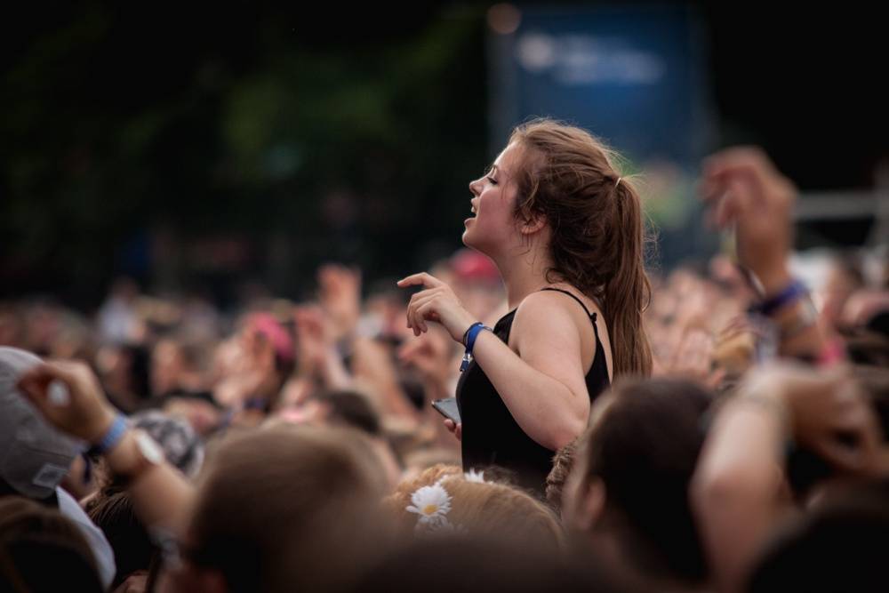 Metronome festival neohrozilo ani krupobití: Iggy Pop, Kooks, Ella Eyre i Mydy Rabycad ovládli pódium