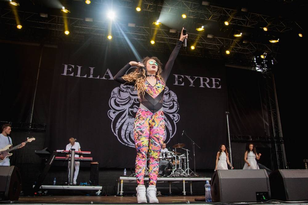 Metronome festival neohrozilo ani krupobití: Iggy Pop, Kooks, Ella Eyre i Mydy Rabycad ovládli pódium