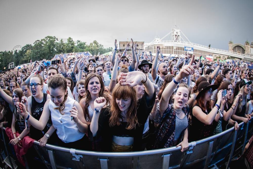 Metronome festival neohrozilo ani krupobití: Iggy Pop, Kooks, Ella Eyre i Mydy Rabycad ovládli pódium