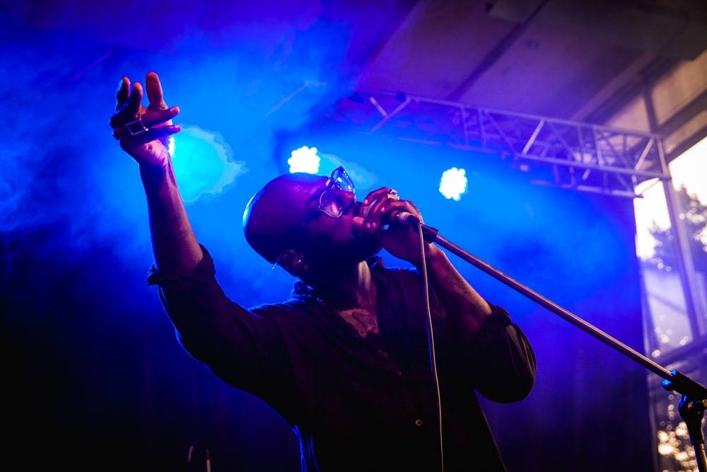 Metronome festival neohrozilo ani krupobití: Iggy Pop, Kooks, Ella Eyre i Mydy Rabycad ovládli pódium