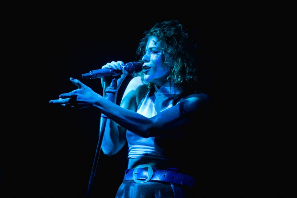 Metronome festival neohrozilo ani krupobití: Iggy Pop, Kooks, Ella Eyre i Mydy Rabycad ovládli pódium