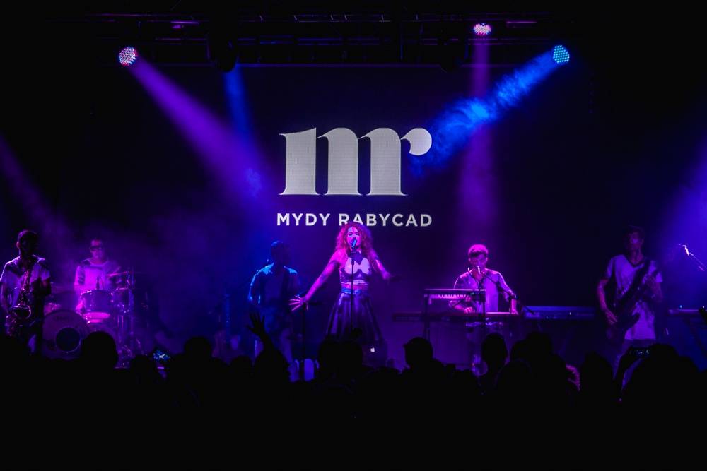 Metronome festival neohrozilo ani krupobití: Iggy Pop, Kooks, Ella Eyre i Mydy Rabycad ovládli pódium