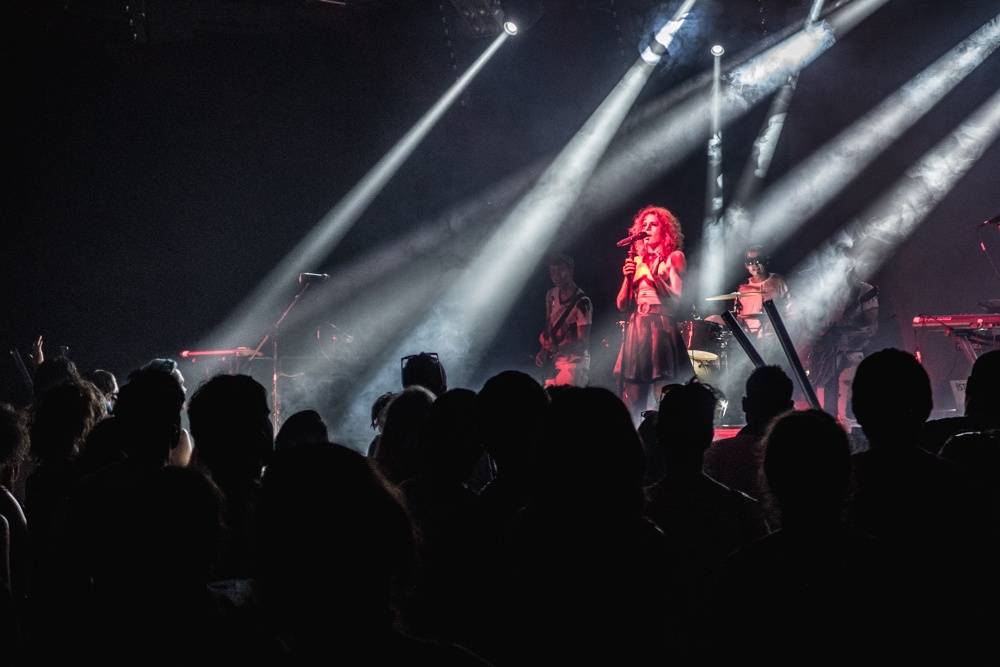 Metronome festival neohrozilo ani krupobití: Iggy Pop, Kooks, Ella Eyre i Mydy Rabycad ovládli pódium