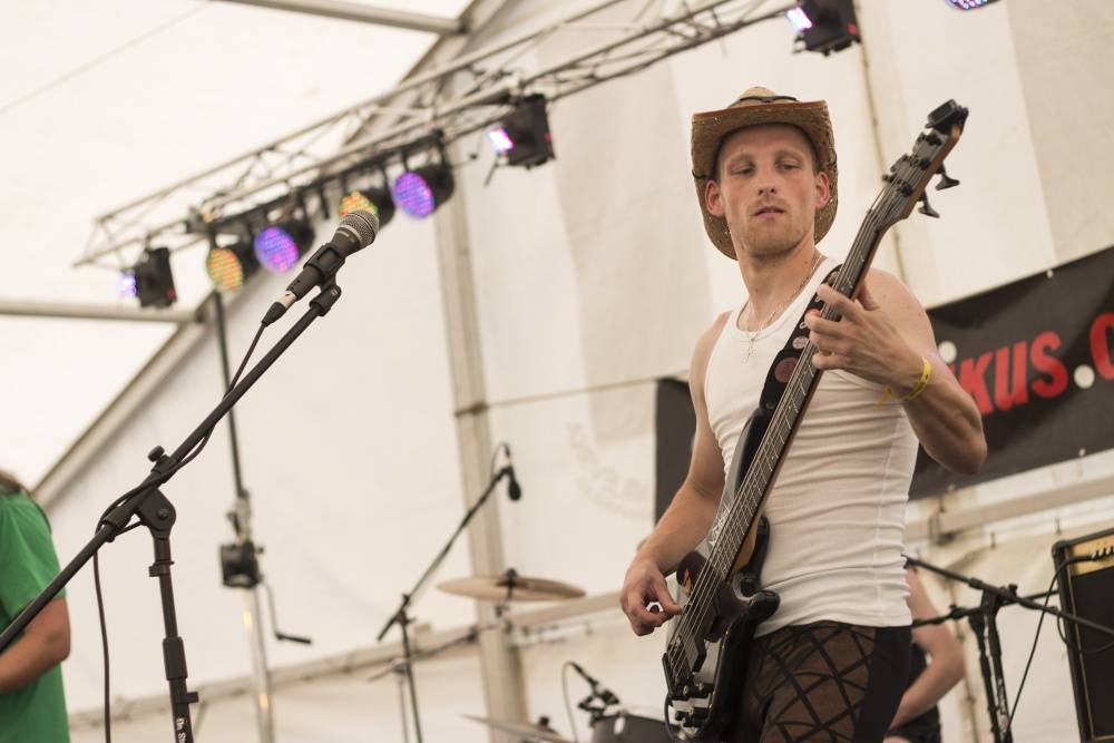 Na festivalu Přeštěnice zářili Majk Spirit i Thom Artway, finále programu zhatila bouřka