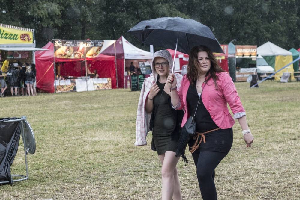 Na festivalu Přeštěnice zářili Majk Spirit i Thom Artway, finále programu zhatila bouřka