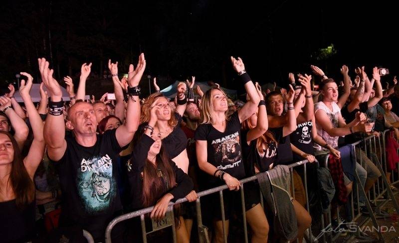 Ve Svojšicích u Pardubic vzplál poprvé Plameny Rockfest: došlo na Dymytry, Škwor, Arakain i ohnivou show
