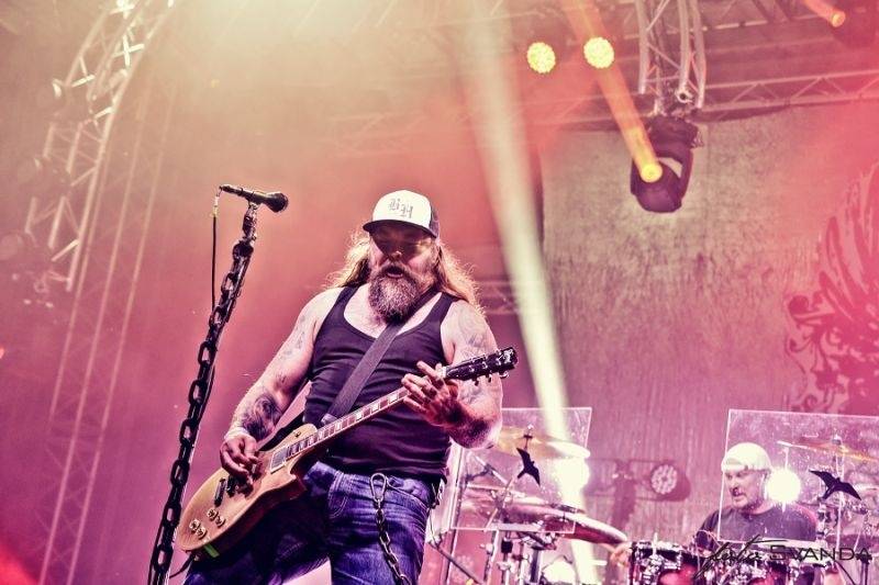 Ve Svojšicích u Pardubic vzplál poprvé Plameny Rockfest: došlo na Dymytry, Škwor, Arakain i ohnivou show