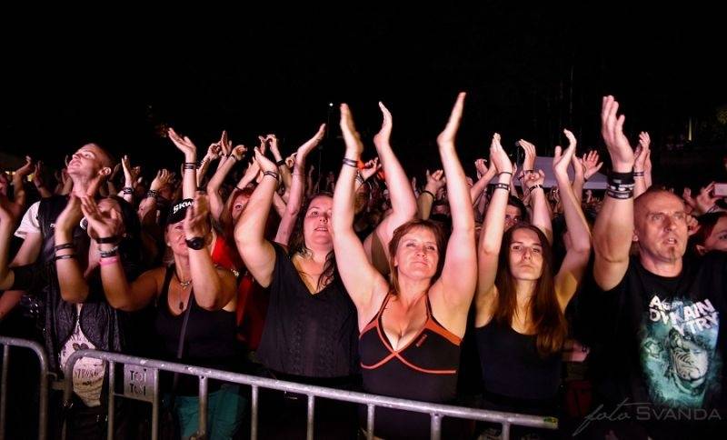 Ve Svojšicích u Pardubic vzplál poprvé Plameny Rockfest: došlo na Dymytry, Škwor, Arakain i ohnivou show