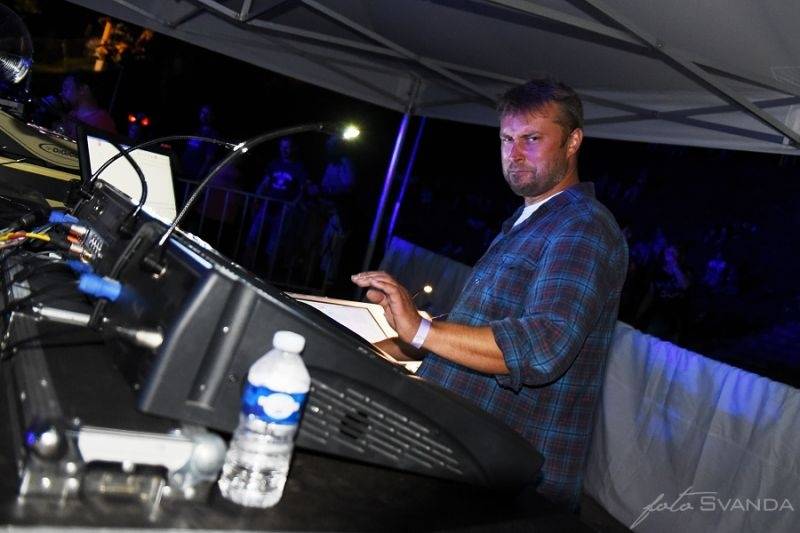 Ve Svojšicích u Pardubic vzplál poprvé Plameny Rockfest: došlo na Dymytry, Škwor, Arakain i ohnivou show