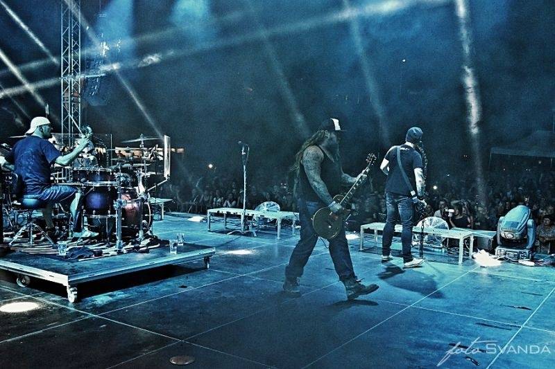 Ve Svojšicích u Pardubic vzplál poprvé Plameny Rockfest: došlo na Dymytry, Škwor, Arakain i ohnivou show