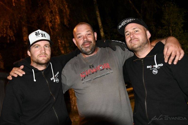 Ve Svojšicích u Pardubic vzplál poprvé Plameny Rockfest: došlo na Dymytry, Škwor, Arakain i ohnivou show