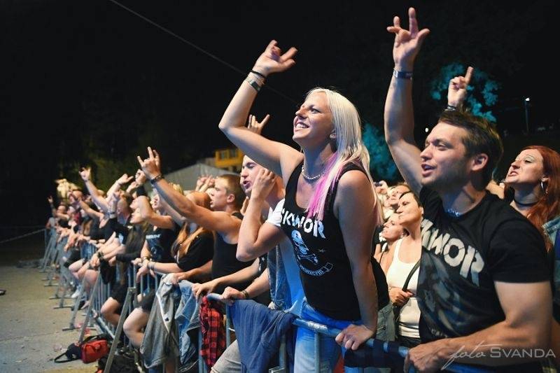 Ve Svojšicích u Pardubic vzplál poprvé Plameny Rockfest: došlo na Dymytry, Škwor, Arakain i ohnivou show