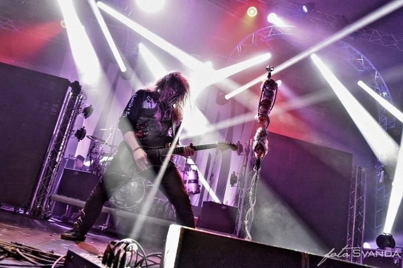 Ve Svojšicích u Pardubic vzplál poprvé Plameny Rockfest: došlo na Dymytry, Škwor, Arakain i ohnivou show