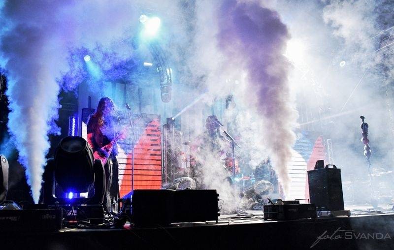 Ve Svojšicích u Pardubic vzplál poprvé Plameny Rockfest: došlo na Dymytry, Škwor, Arakain i ohnivou show