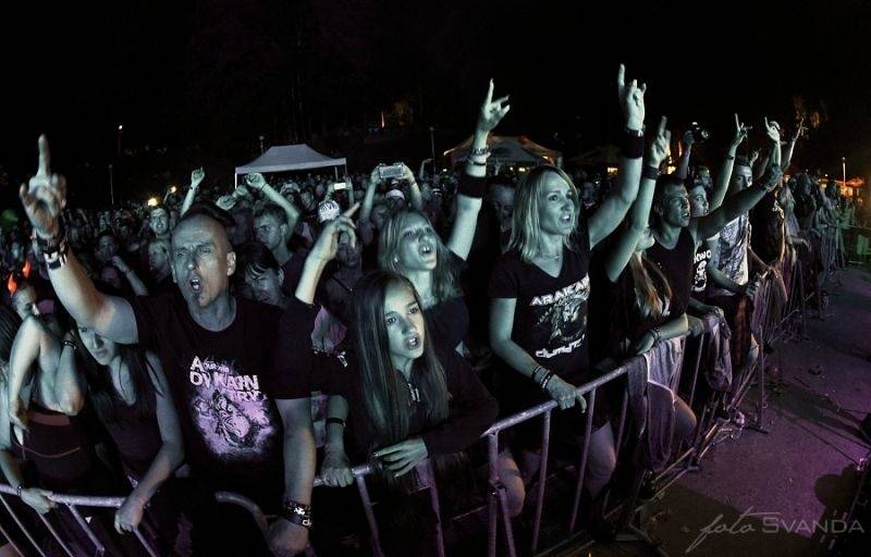 Ve Svojšicích u Pardubic vzplál poprvé Plameny Rockfest: došlo na Dymytry, Škwor, Arakain i ohnivou show